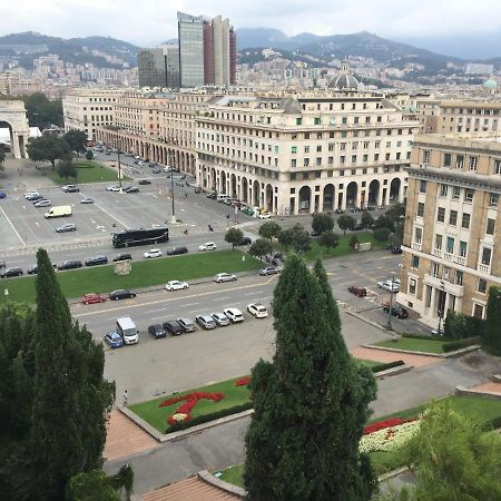 Appartamento In Centro Zona Fiera,Davanti Al Galliera Генуа Екстериор снимка