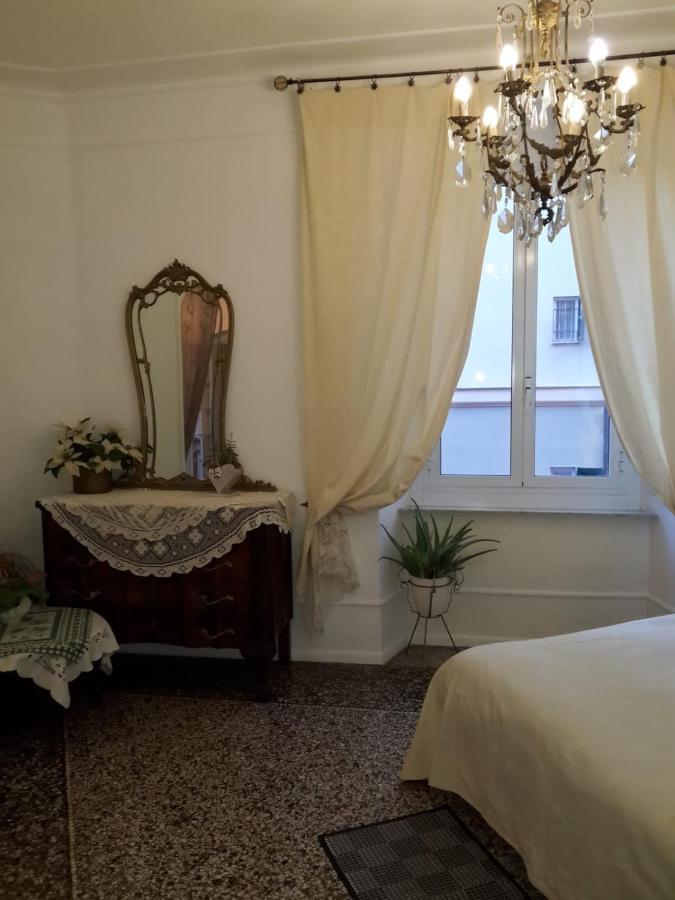 Appartamento In Centro Zona Fiera,Davanti Al Galliera Генуа Екстериор снимка