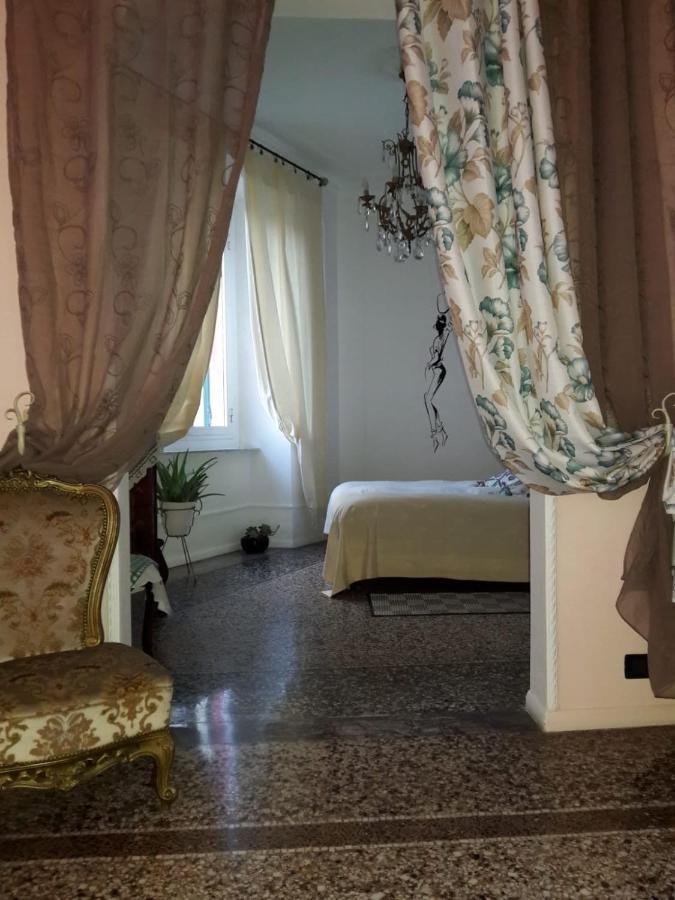 Appartamento In Centro Zona Fiera,Davanti Al Galliera Генуа Екстериор снимка