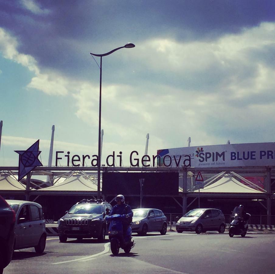 Appartamento In Centro Zona Fiera,Davanti Al Galliera Генуа Екстериор снимка