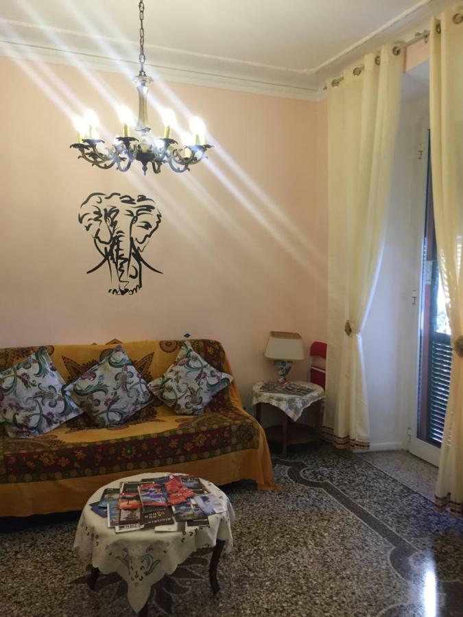 Appartamento In Centro Zona Fiera,Davanti Al Galliera Генуа Екстериор снимка