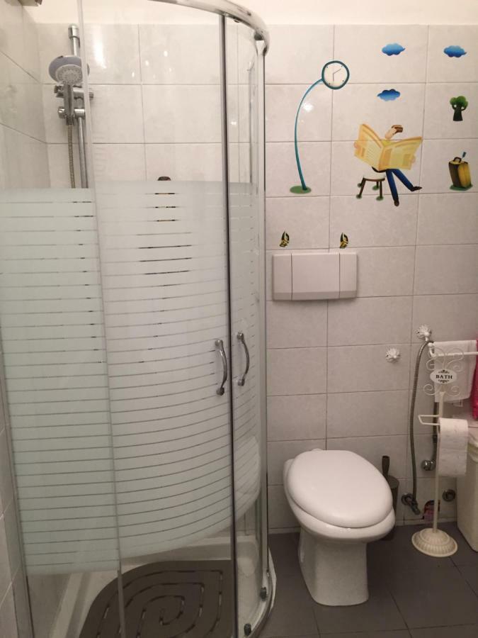Appartamento In Centro Zona Fiera,Davanti Al Galliera Генуа Екстериор снимка