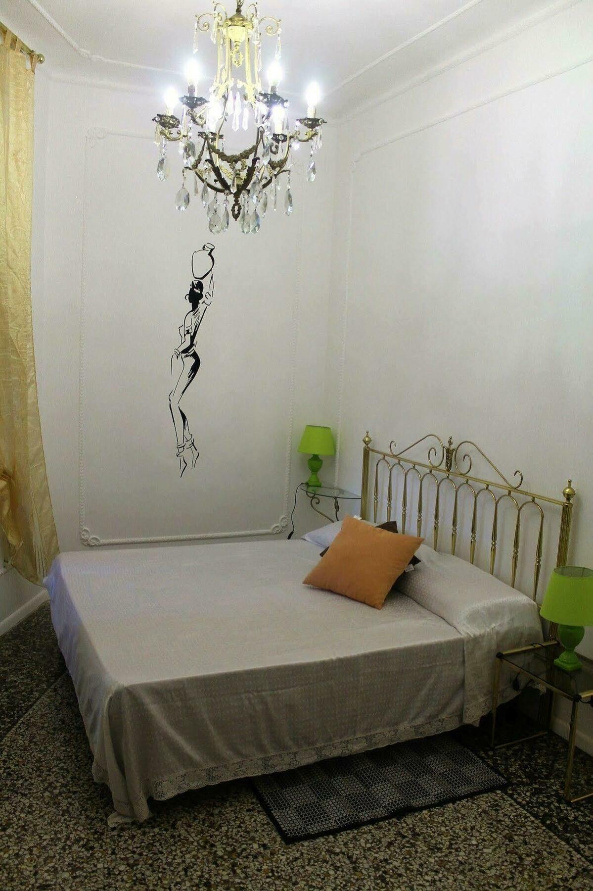Appartamento In Centro Zona Fiera,Davanti Al Galliera Генуа Екстериор снимка