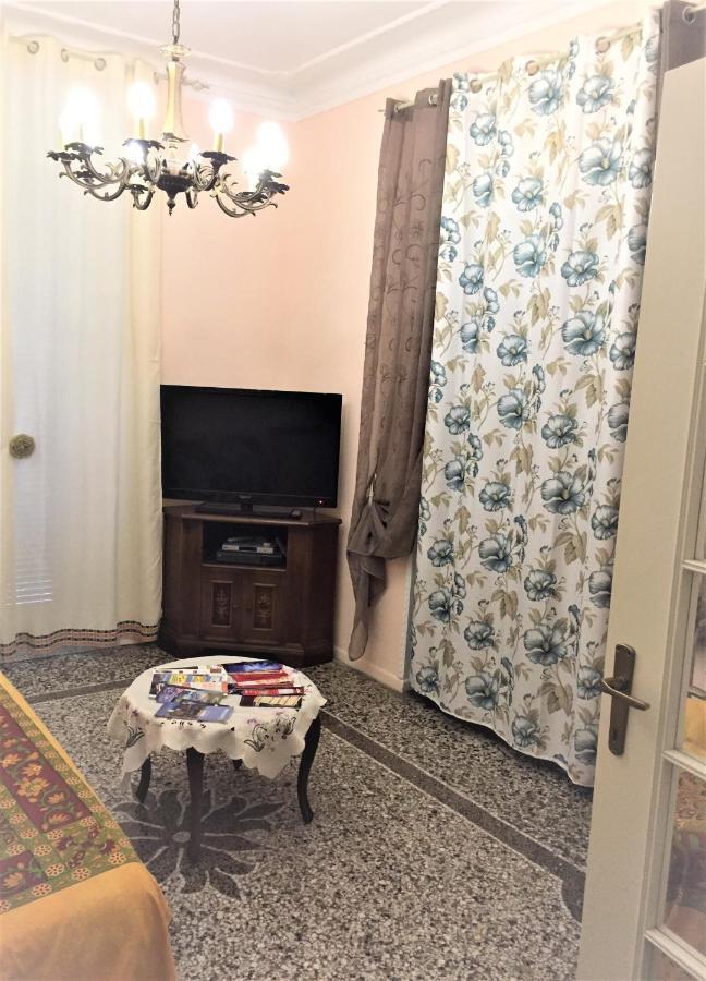 Appartamento In Centro Zona Fiera,Davanti Al Galliera Генуа Екстериор снимка