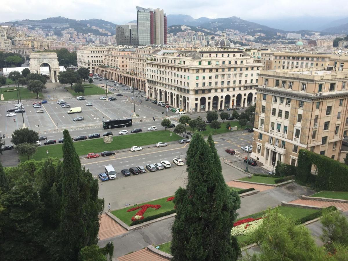 Appartamento In Centro Zona Fiera,Davanti Al Galliera Генуа Екстериор снимка